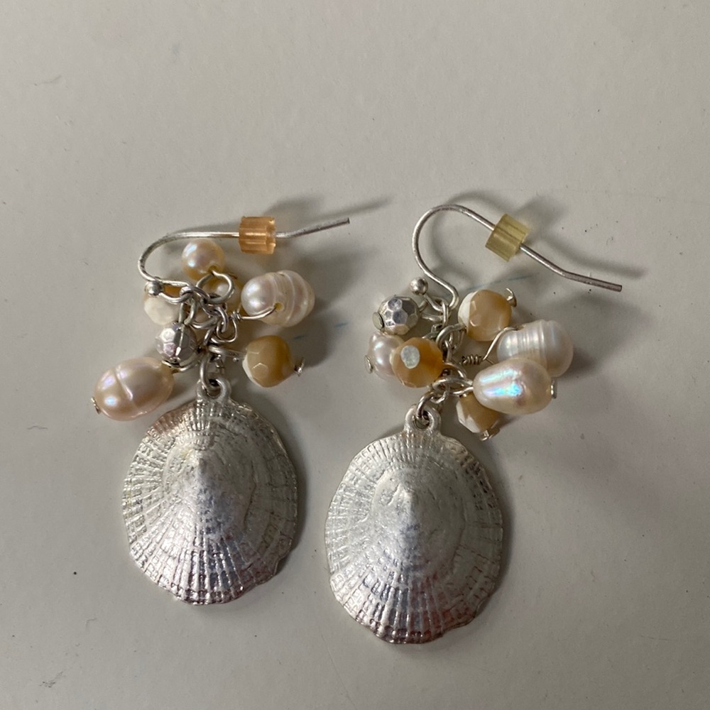 Tommy Bahama earrings
